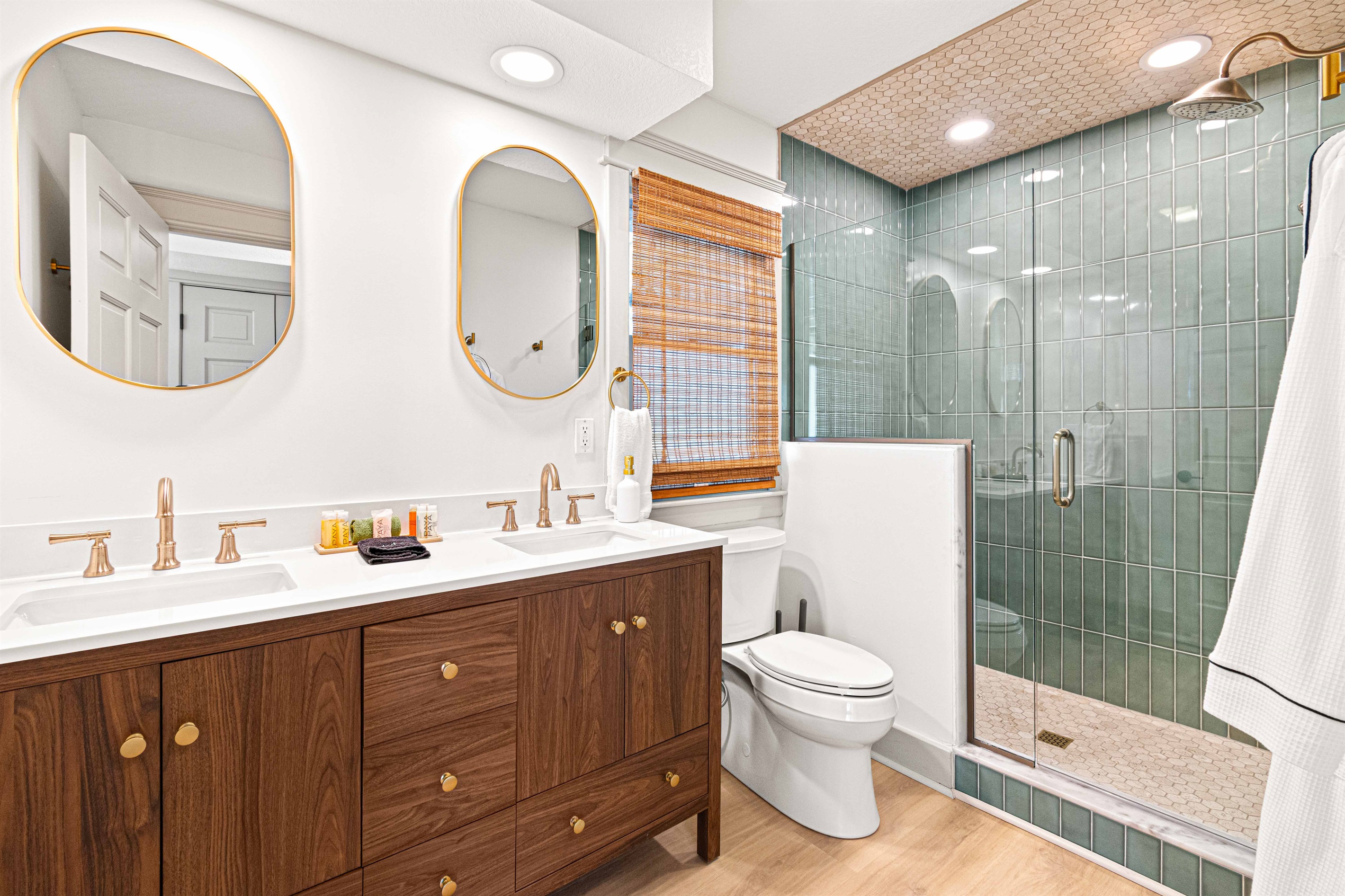 Luxurious 2nd floor master bathroom