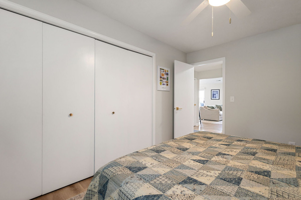 Modern Luxury Condo | Walk to Notre Dame | 2BR/2BA | Parking, photo 5