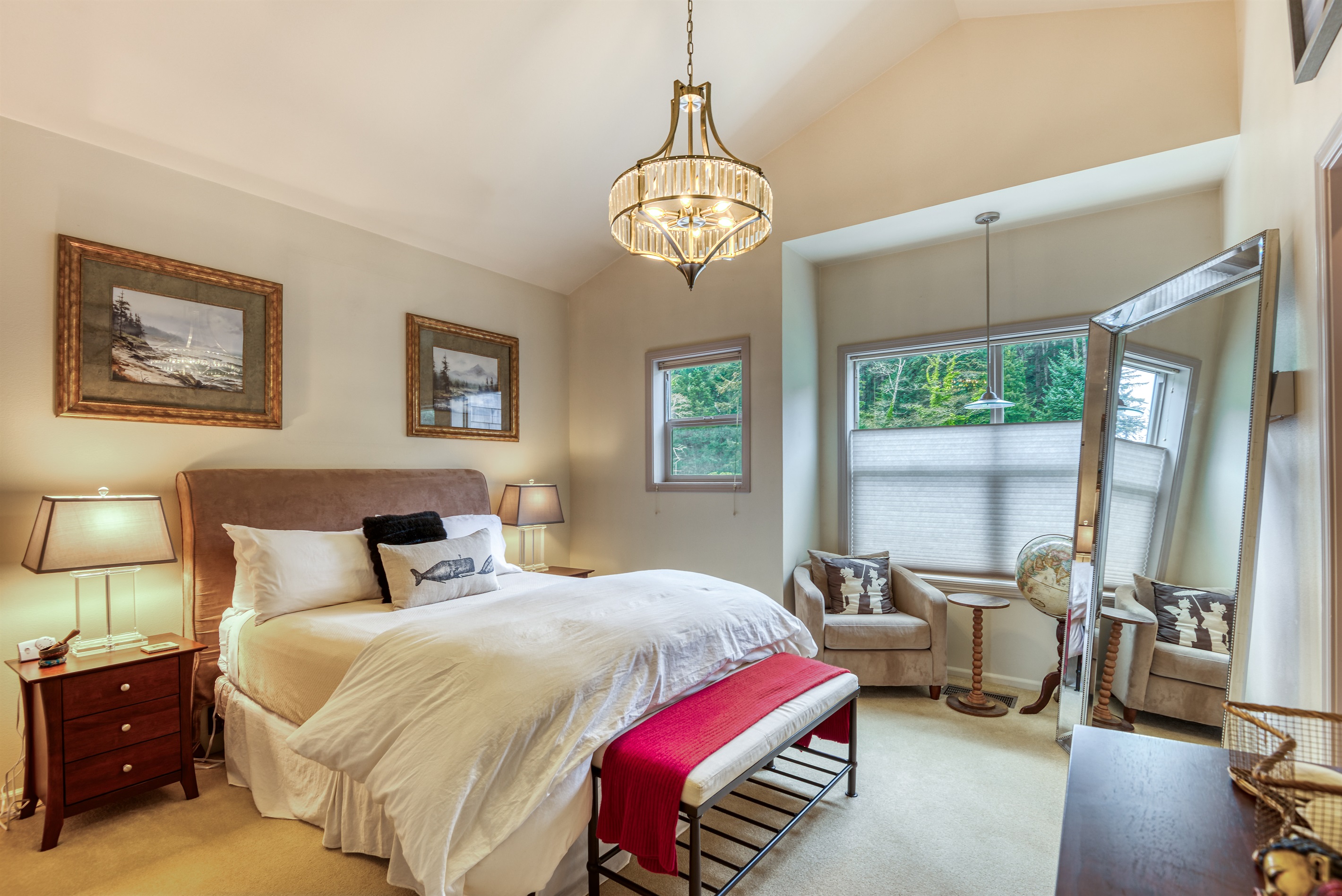 Guest Bedroom - Upstairs