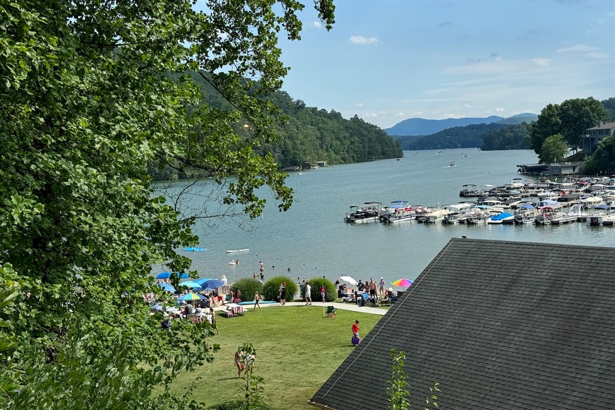 Rumbling Bald beach