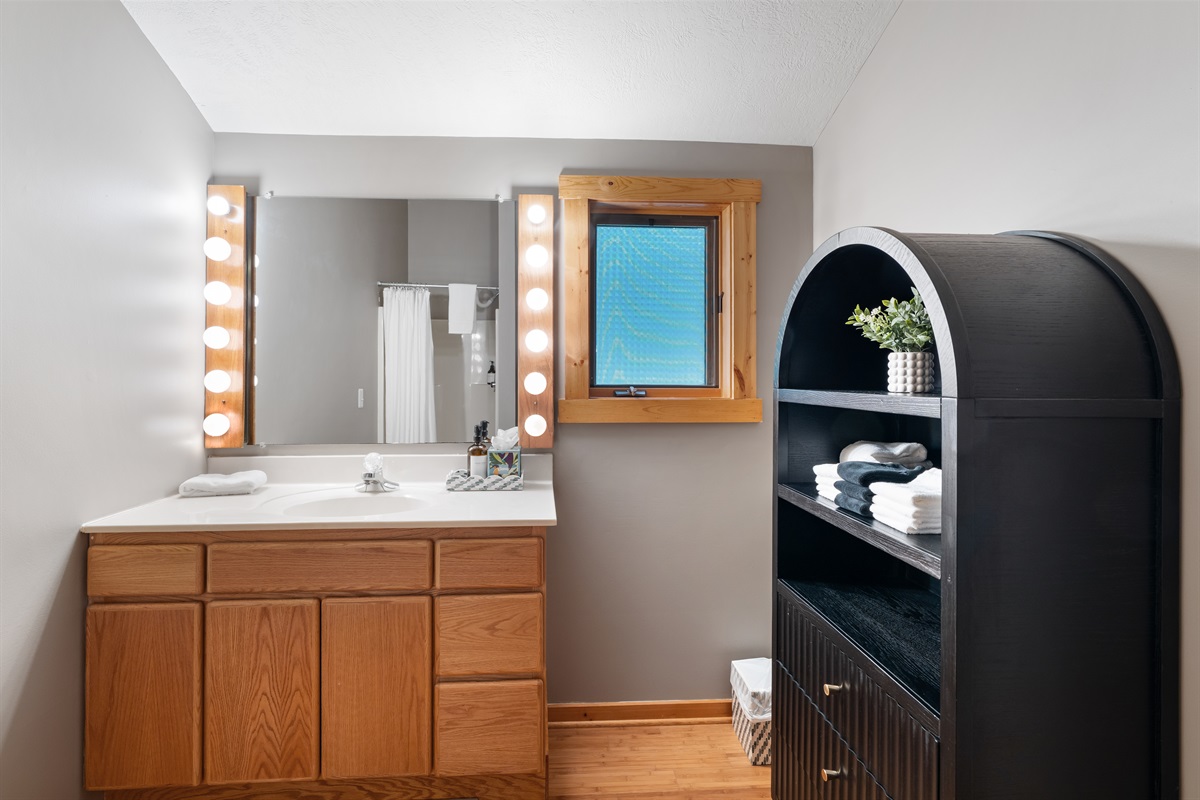 Upper level bathrooom