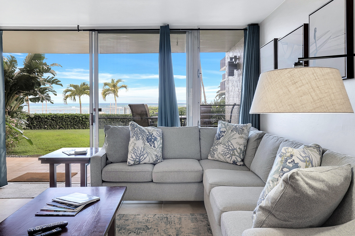 Relaxing living area with a gorgeous Pacific view right out the glass door!