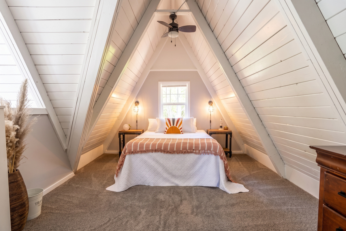 Queen bed with gorgeous A-Frame structure and quality cotton linens. Loft overlooks vaulted front room.