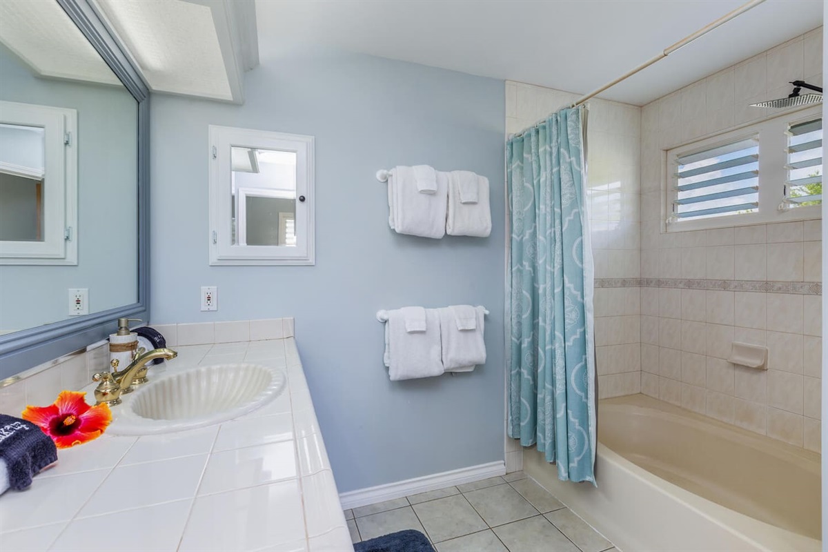 Lani Hanalei Master Suite Bathroom has a rain shower and bathtub.