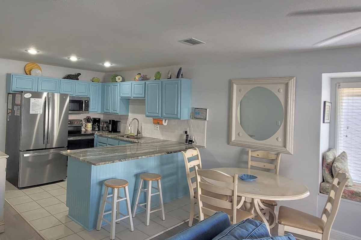 Pull up to the table or grab a stool at the breakfast bar &mdash; there's room for everyone on the main level.