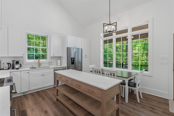 Kitchen - Seating for 6