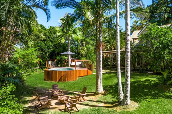 Outdoor entertainment features