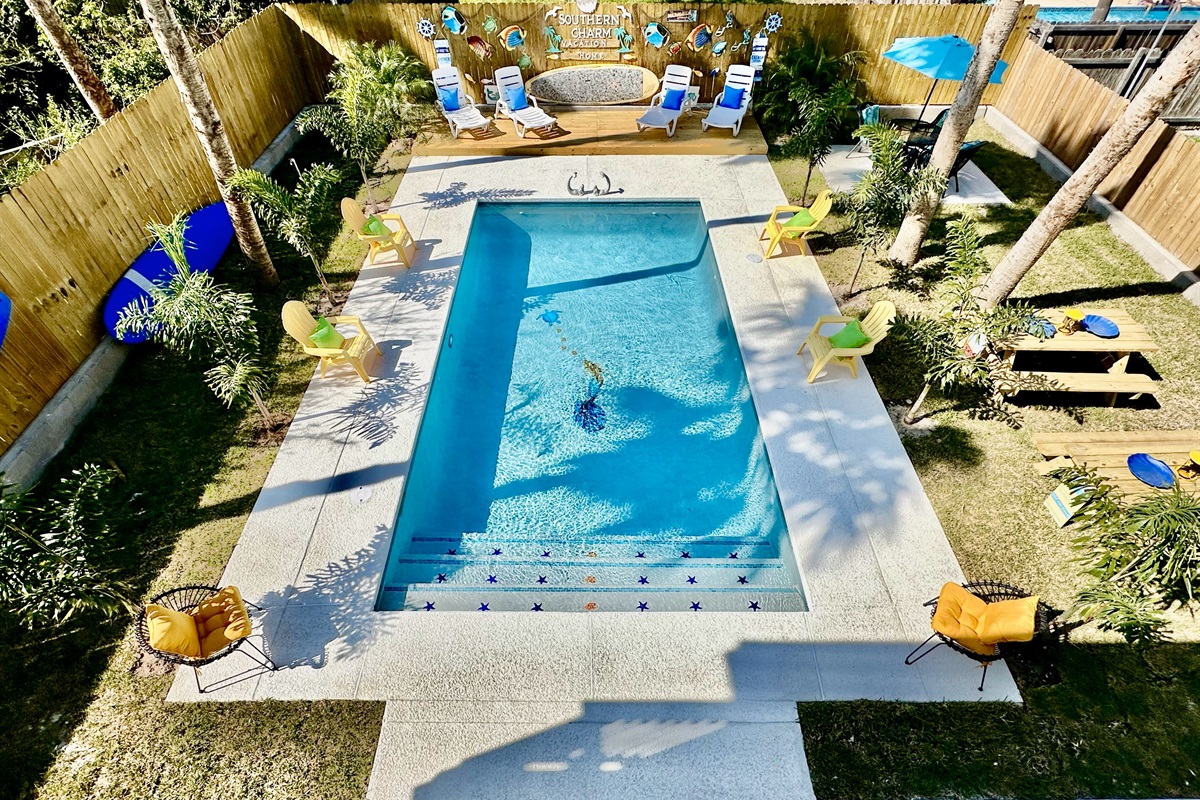 Wonderful private pool and yard