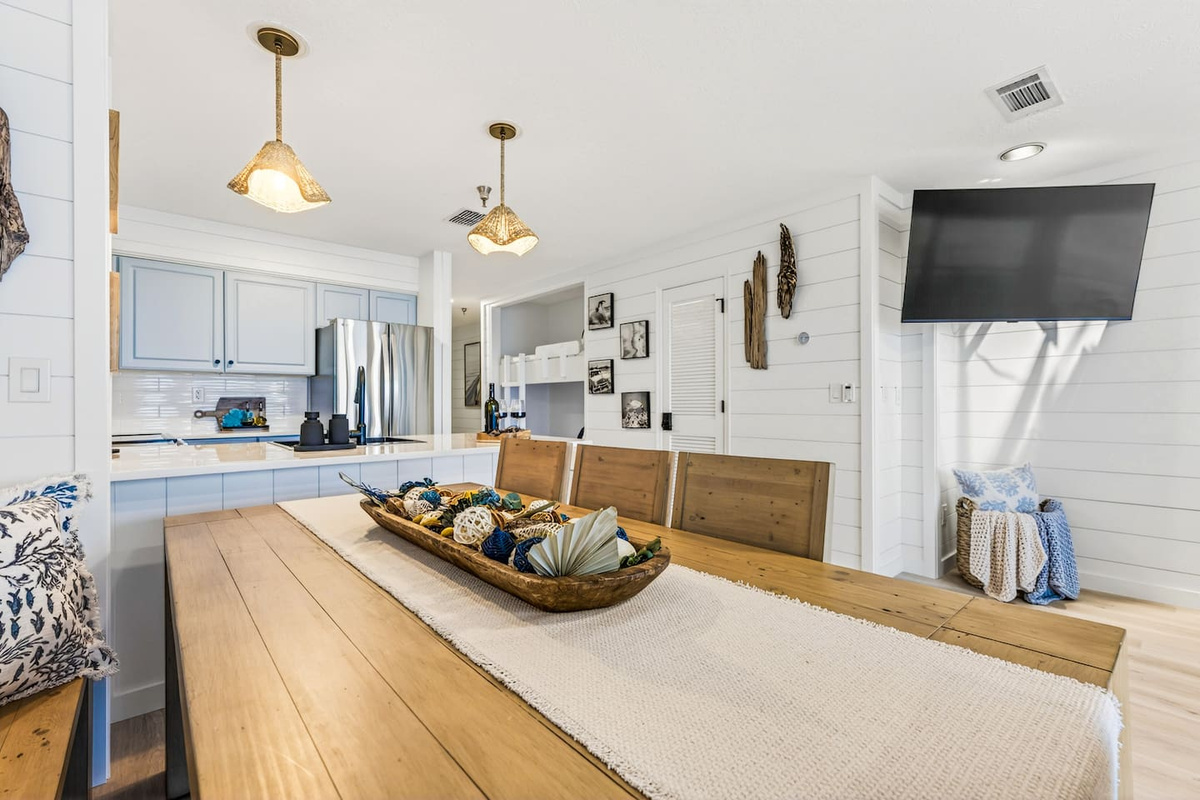Beach-inspired dining space ideal for group dinners and gatherings
