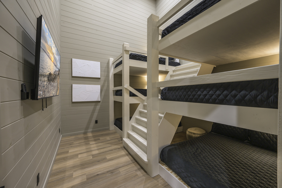 6 Queen over Queen Bunks for the whole family
