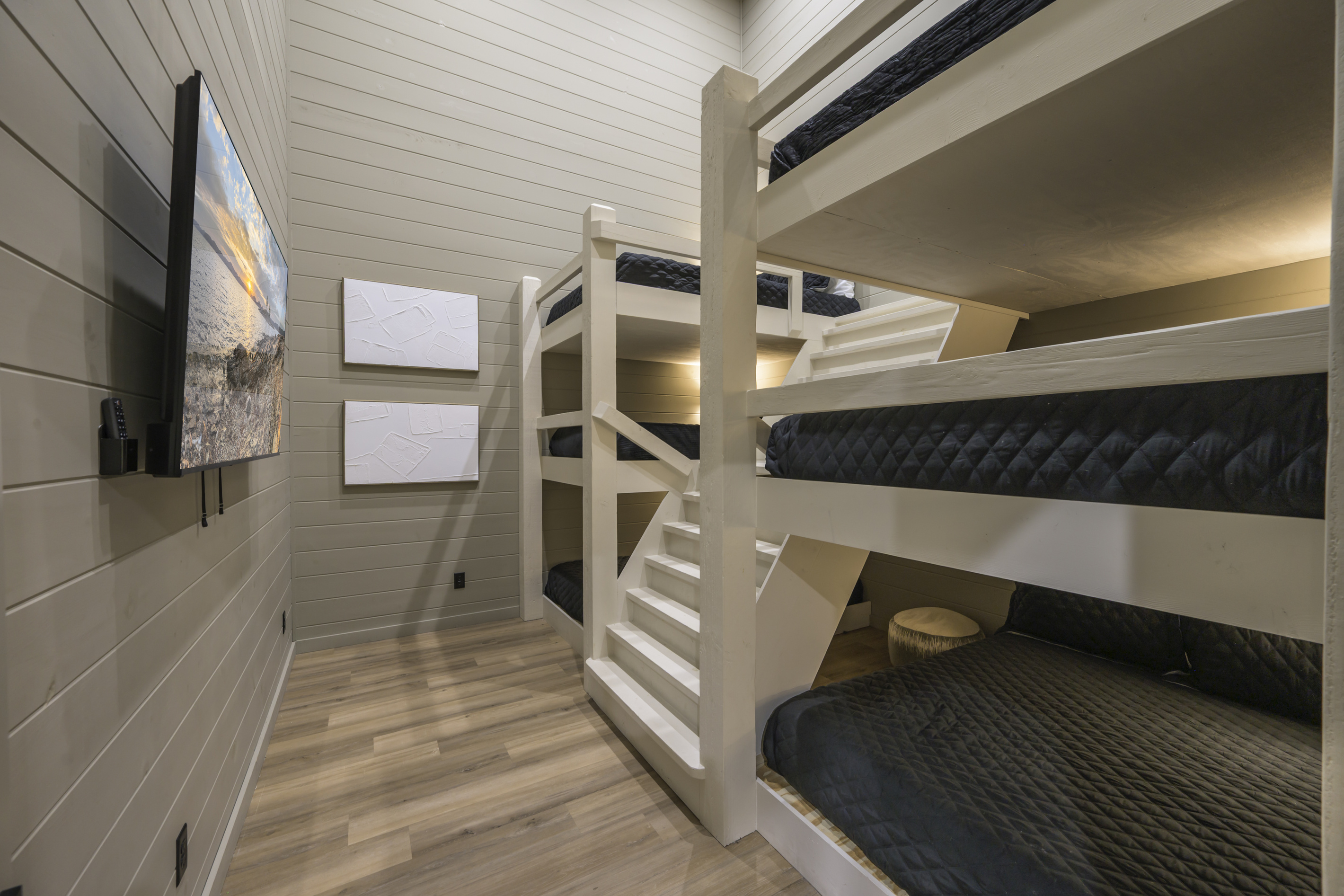 6 Queen over Queen Bunks for the whole family