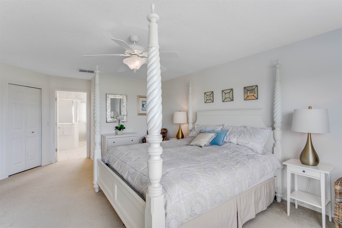 The king suite has a walk-in closet and en suite bathroom.