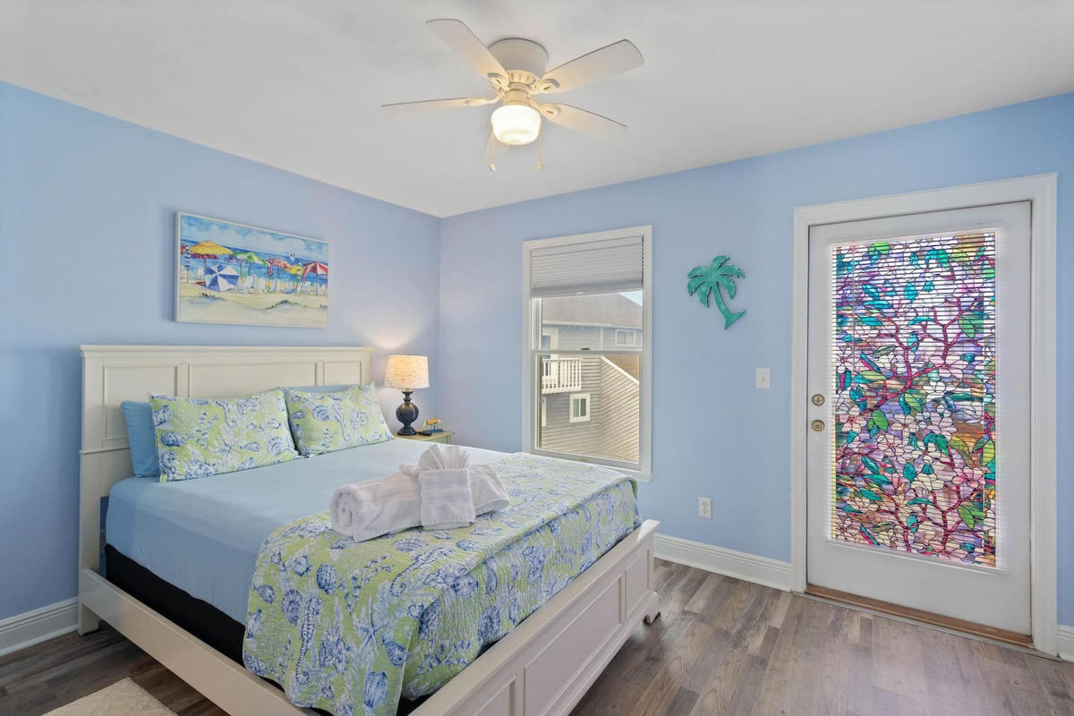 Give your travel companions their own comfortable space in the queen bedroom &mdash; everyone sleeps well, no one's on the pull-out.