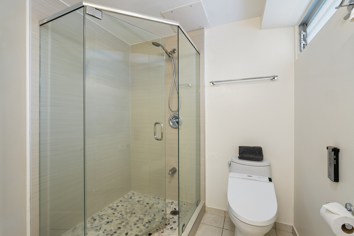 Full shower and bidet 