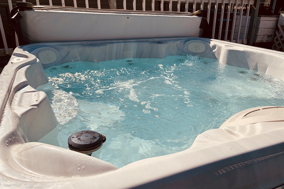 8’ x 8’ hot tub