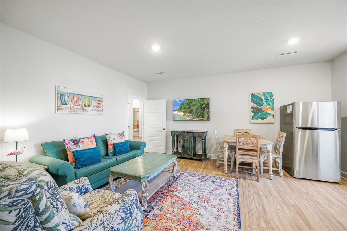 MIL suite - Living room 2 and dining area for 4: Open to kitchen
