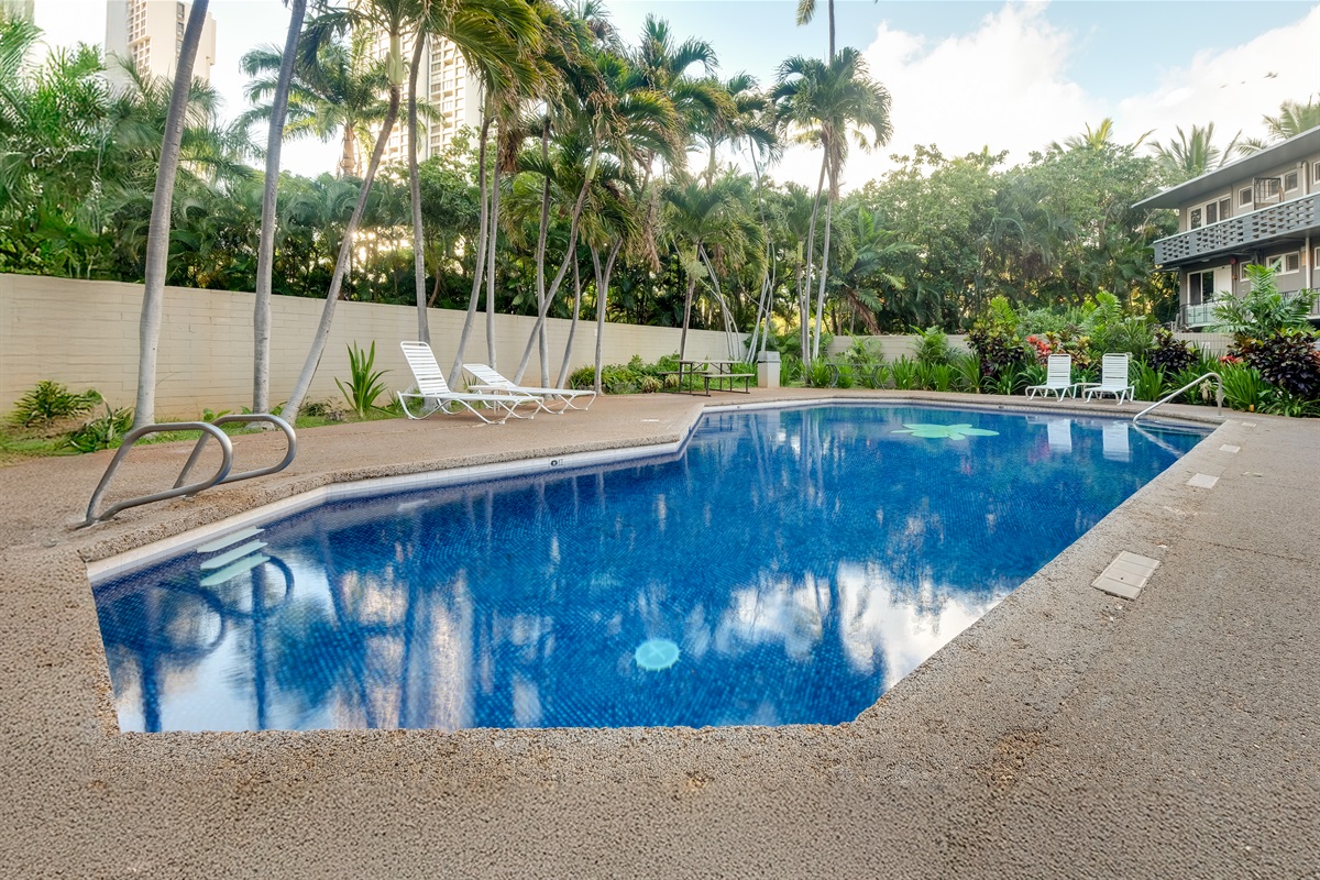Take a dip in the sparkling pool surrounded by lush palms and island breezes. This peaceful oasis at Waikīkī Marina offers the perfect place to relax, refresh, and soak in the tropical ambiance