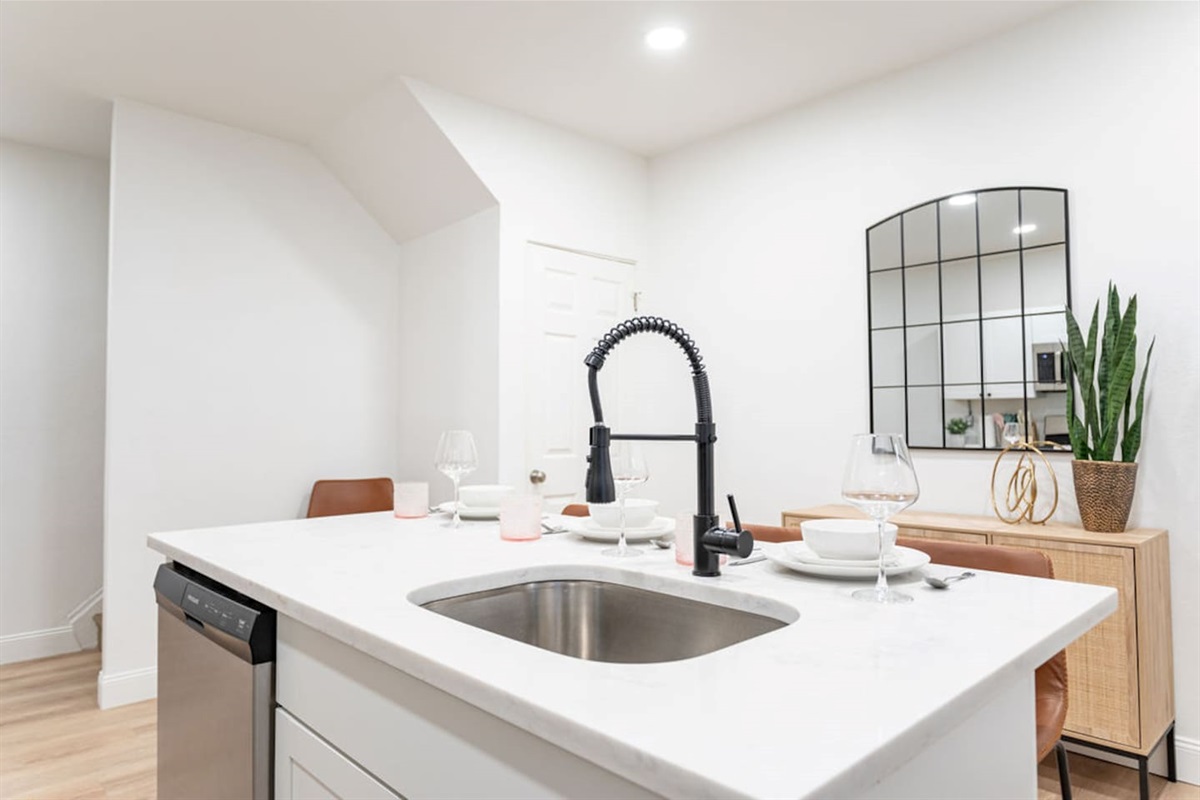 Modern countertop kitchen sink with a sleek design, perfect for easy meal prep and cleanup.
