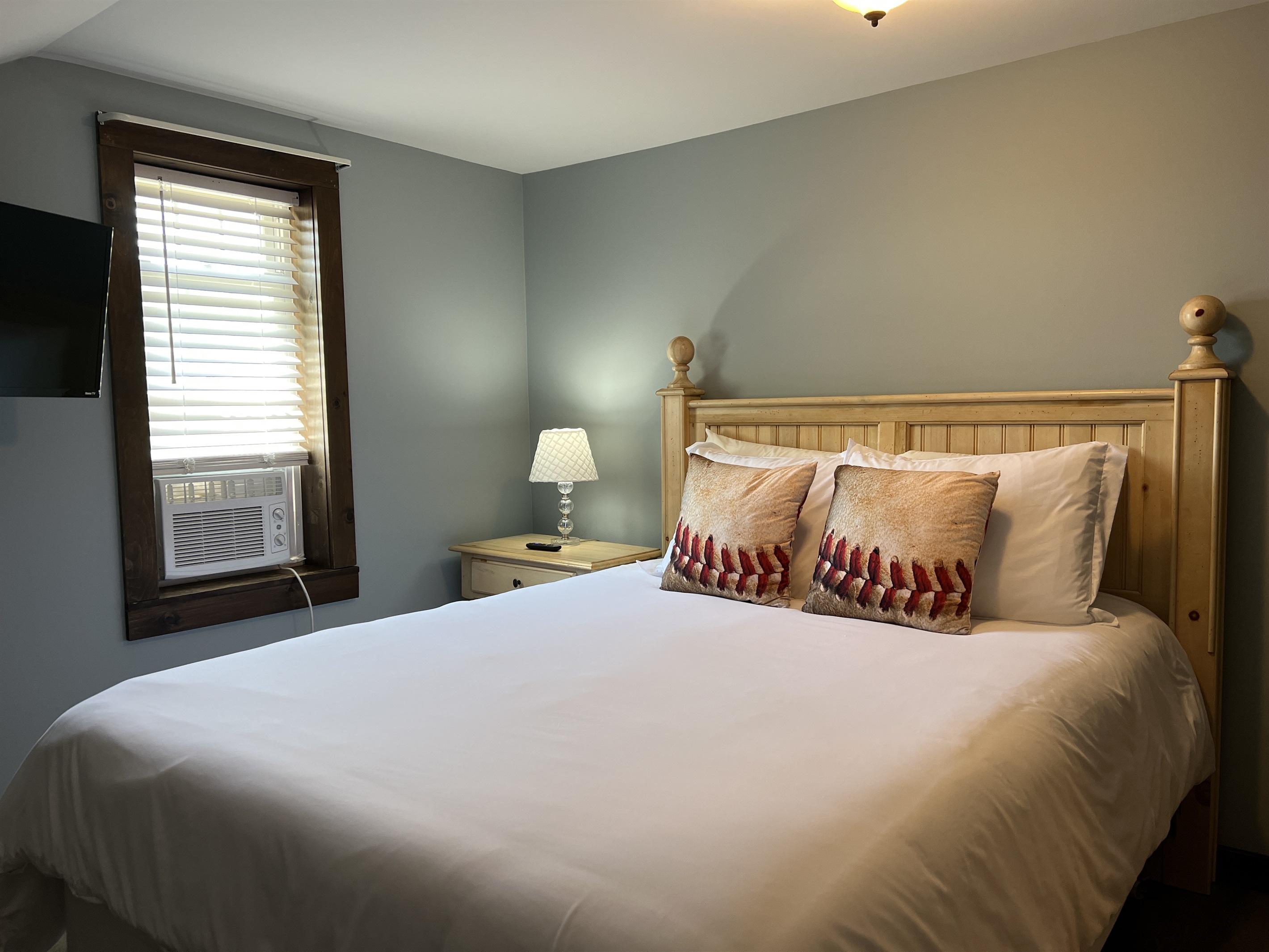 Roundtripper 2nd floor Queen bedroom #1