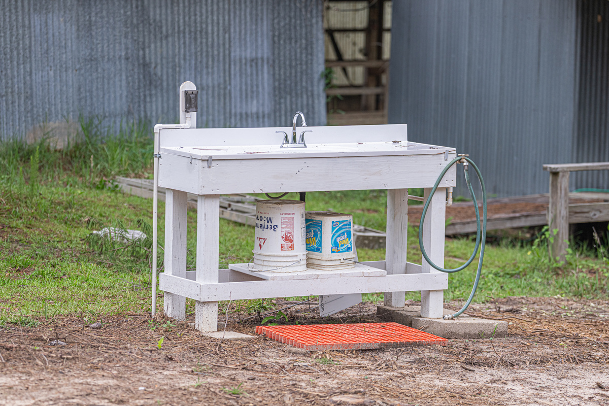 Fish cleaning sink w/water & electricity