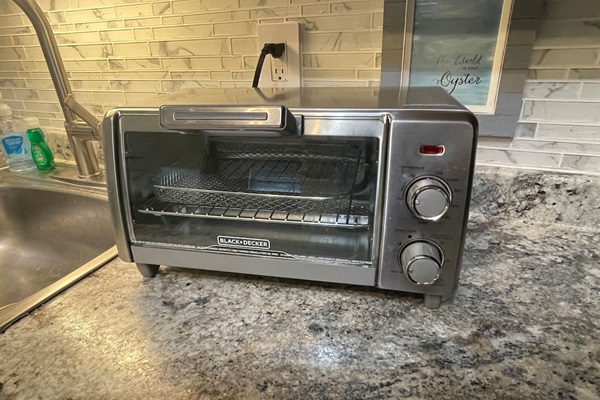 BLACK+DECKER Extra Wide Crisp ‘N Bake Air Fry ToasterAir Fry Technology uses high intensity hot air to bake, brown, and crisp your favorite fried foods with little to no oil. Try French fries, veggie chips, breaded fish filets, and a lot more! 