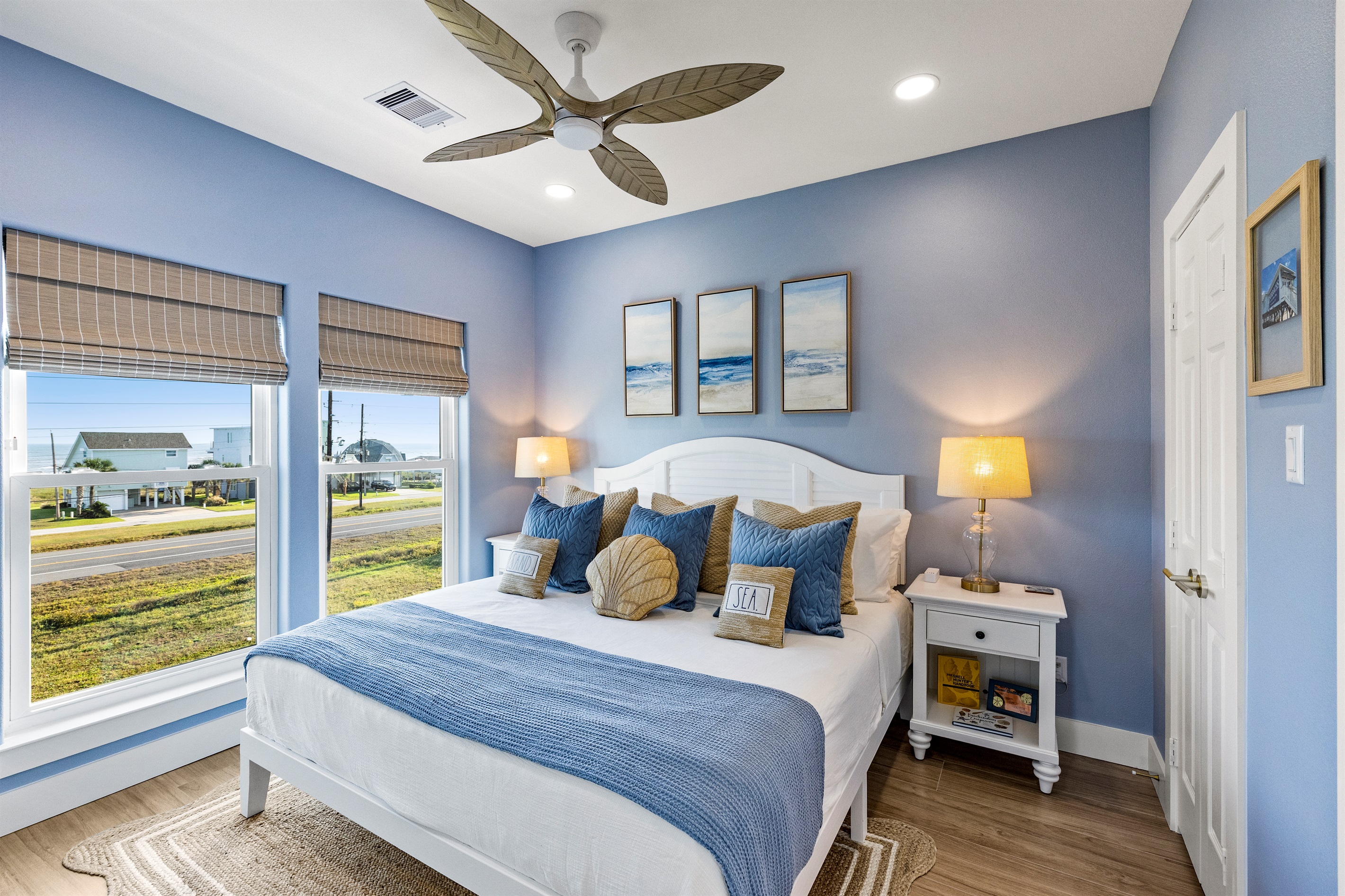 Murdoch's Primary Suite serene ocean retreat with an amazing view. King bed, 50" tv ensuite bathroom, steps away from the 2nd floor balcony.