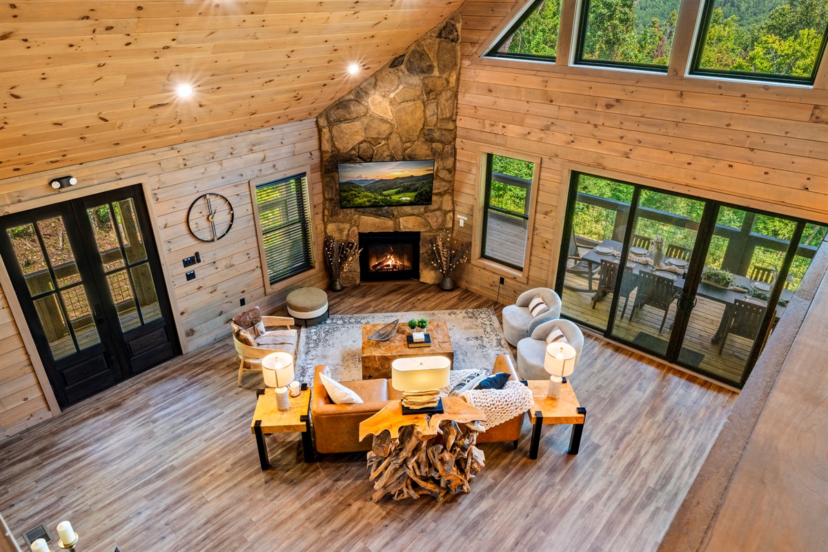 👀 Bird’s eye view of your new favorite hangout. Gather 'round the fireplace, open the sliders, and let the mountains do the rest.