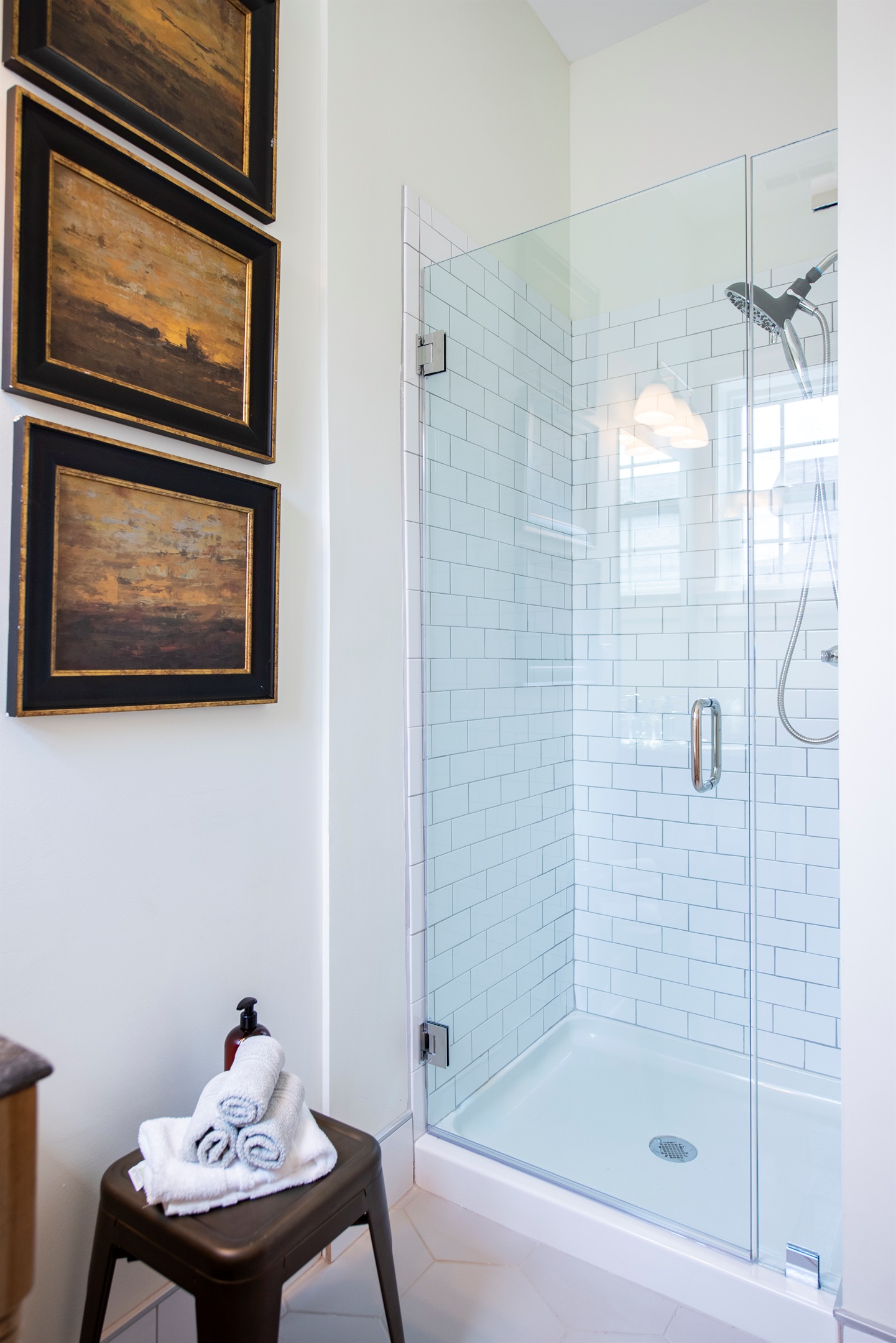 Full Ensuite Bath #4*Attached to Bedroom #4 *Shampoo/Conditioner/Body Wash *Hair Dryer*Luxurious Towels/Washclothes