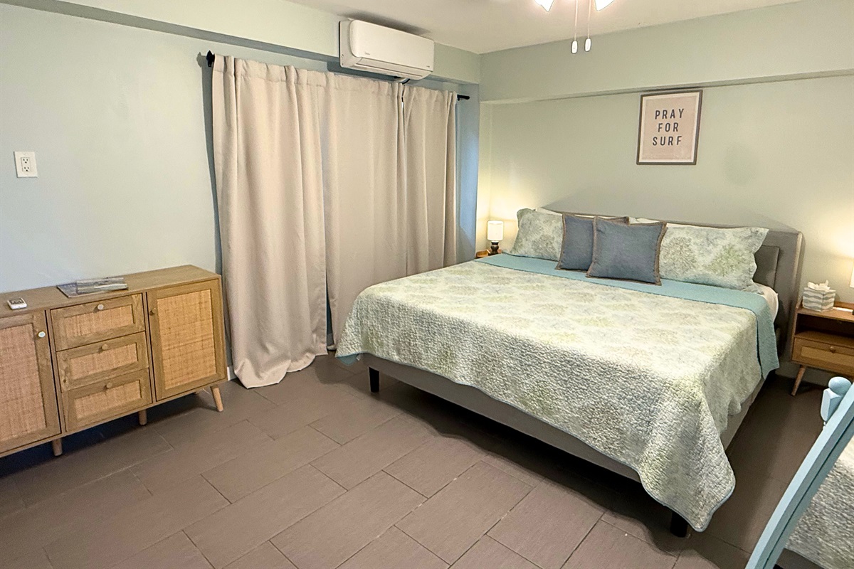 Guest room with king bed, ceiling fan and large closet space