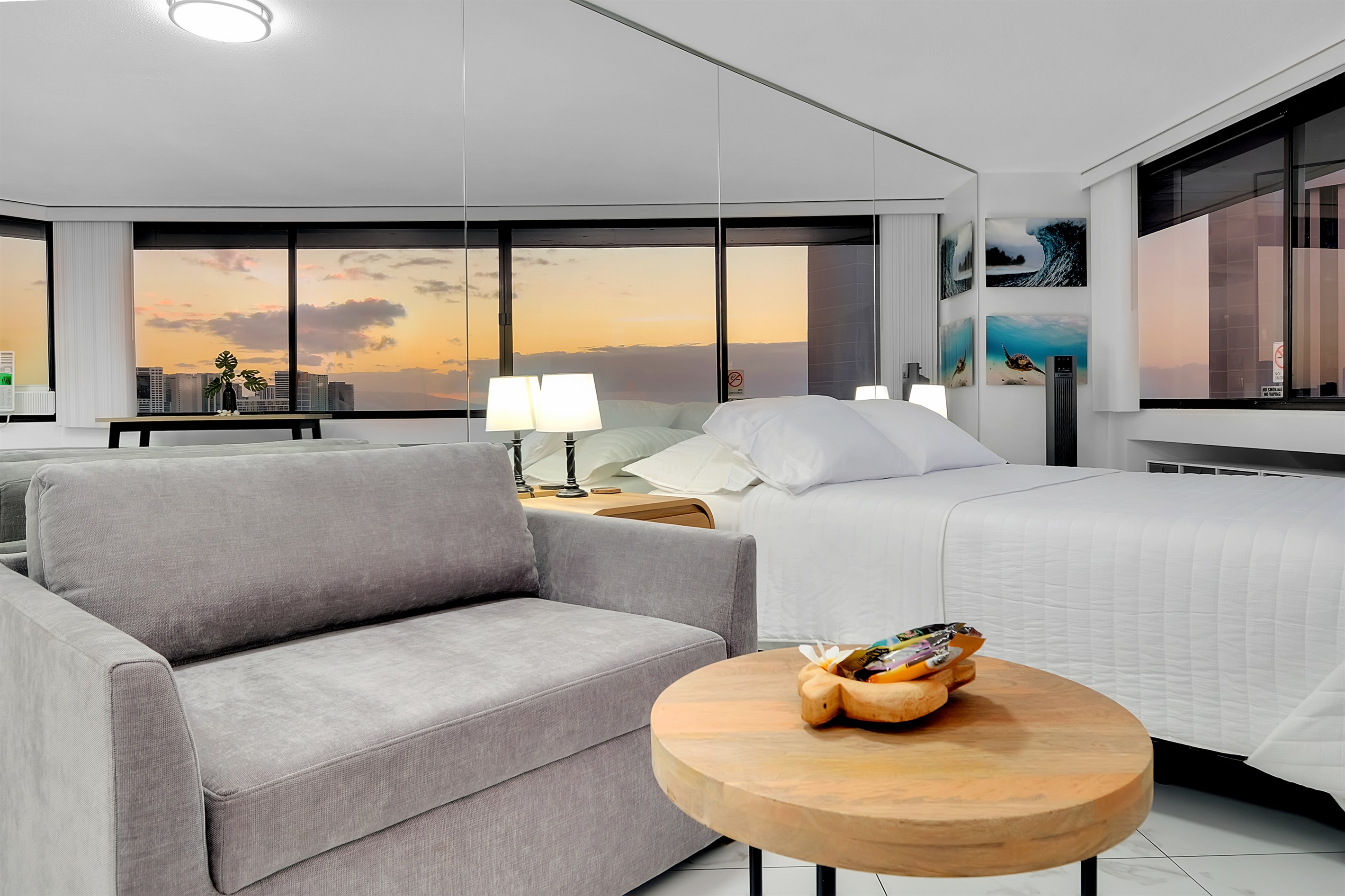 Relax in style as Waikīkī’s sunset paints the sky beyond your window. This modern studio features chic furnishings, plush comfort, and an unbeatable view — the perfect retreat after a day of exploring Honolulu’s island beauty.