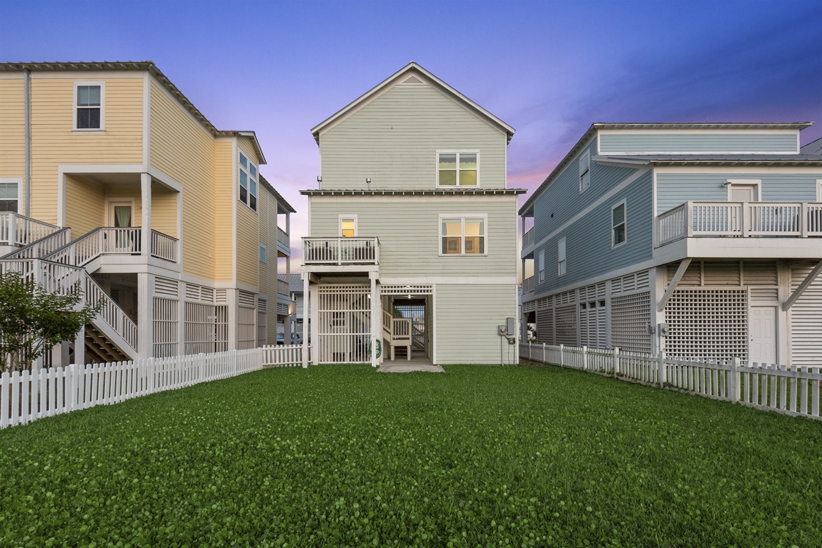 9b5914a6f0a04c458baec08f2e772079 Large | Beachhouse | Texas | TX | Vacation Homes | Galveston | Crystal Beach | Kokomo | Breezy Days | Beachfront Elegance | Sunrise Serenity | Southern Sands Property Management, LLC