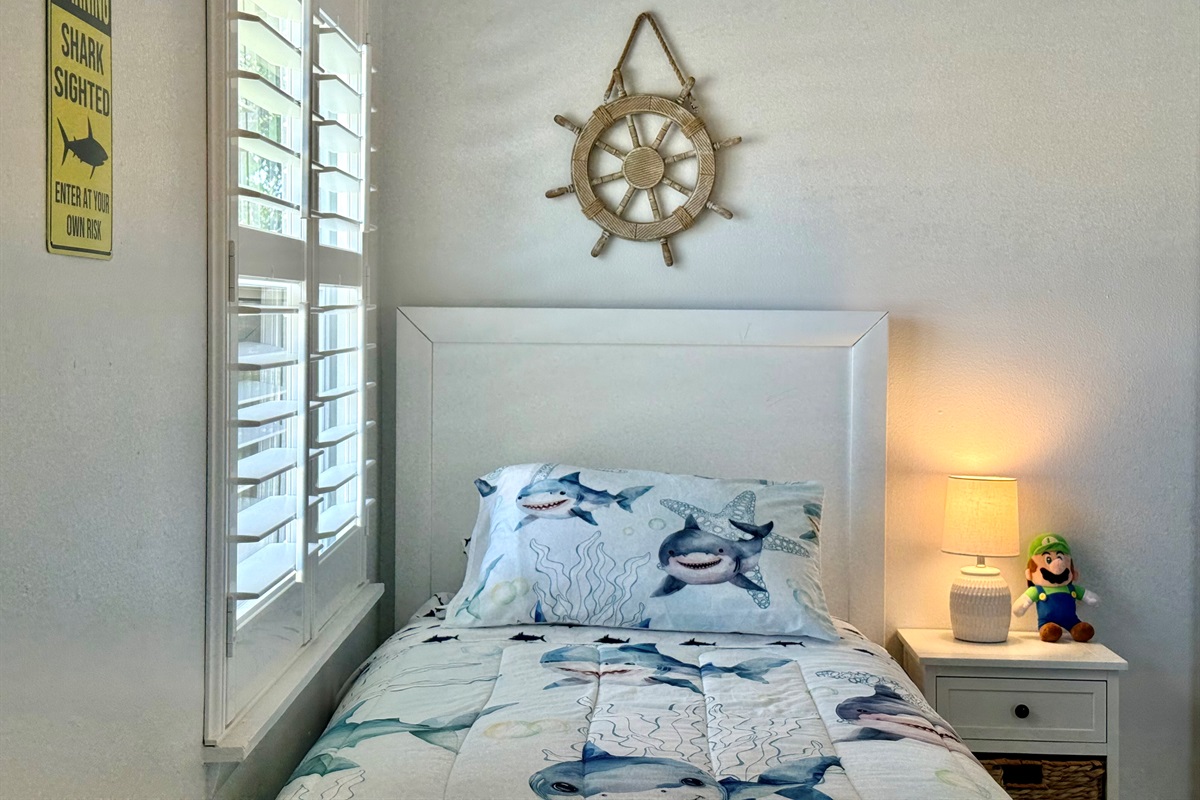 Perfect for kids or friends, this room features twin beds and cheerful décor.