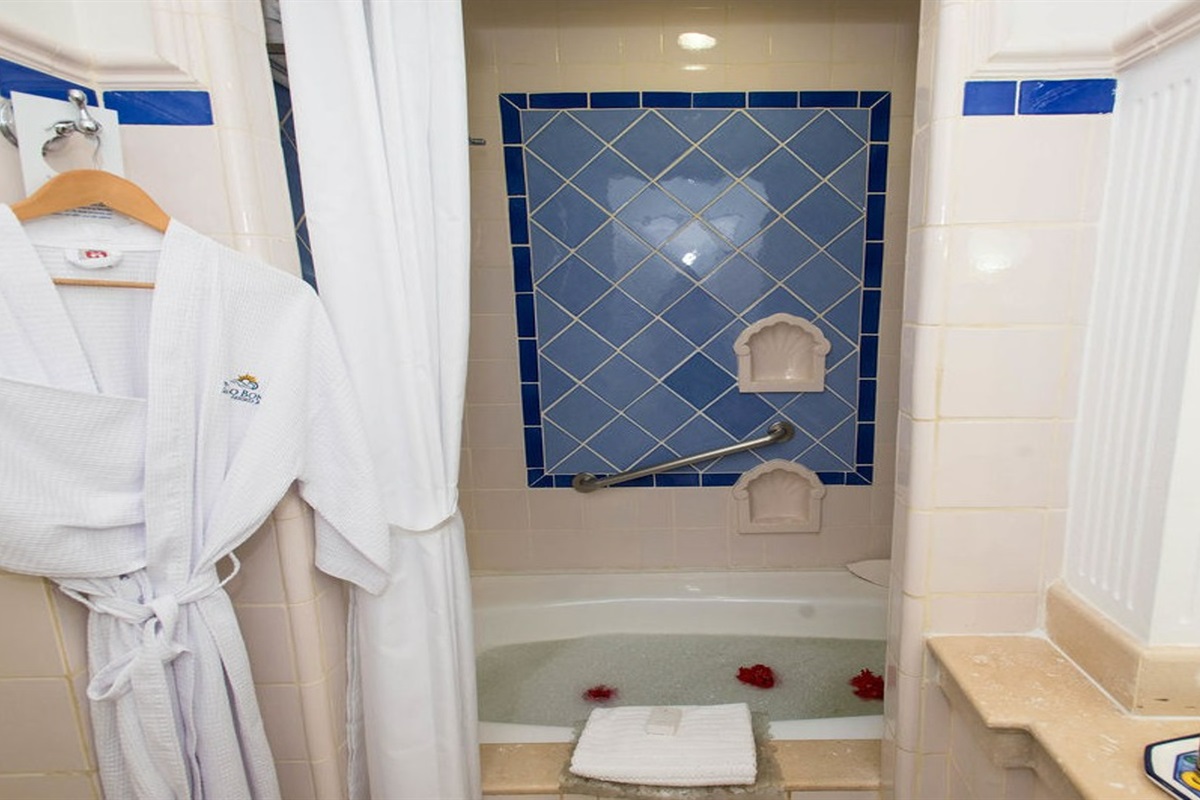 Owner Studio Suite at Pueblo Bonito Emerald Bay, Vacation Travel Exclusives