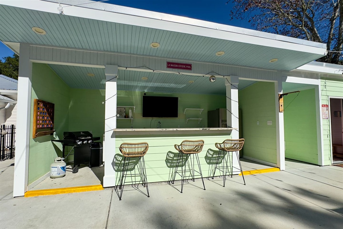 Your private poolside bar—drinks, grill, and good times included