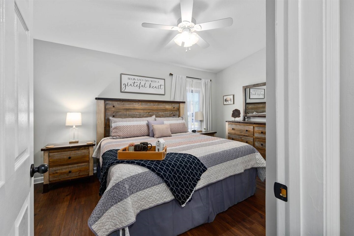 King size bed 
