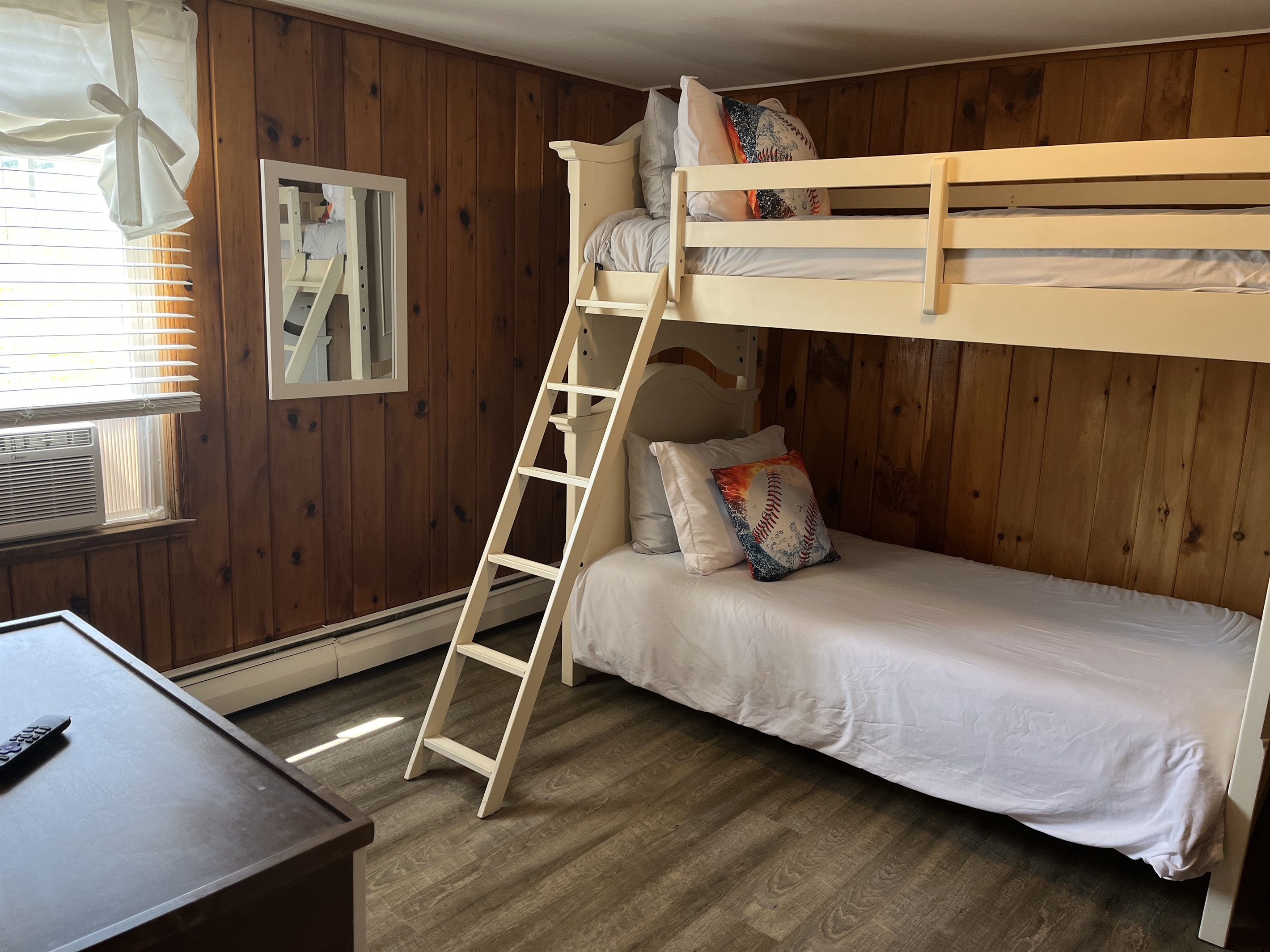 Roundtripper 1st floor bunkbed room with Jack and Jill bathroom