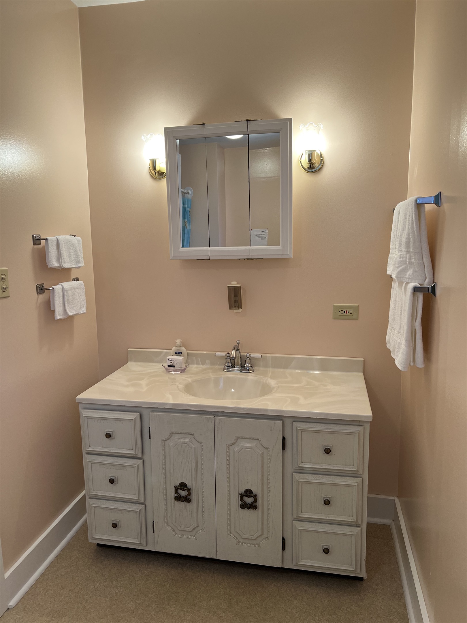 2nd floor bath w/ shower