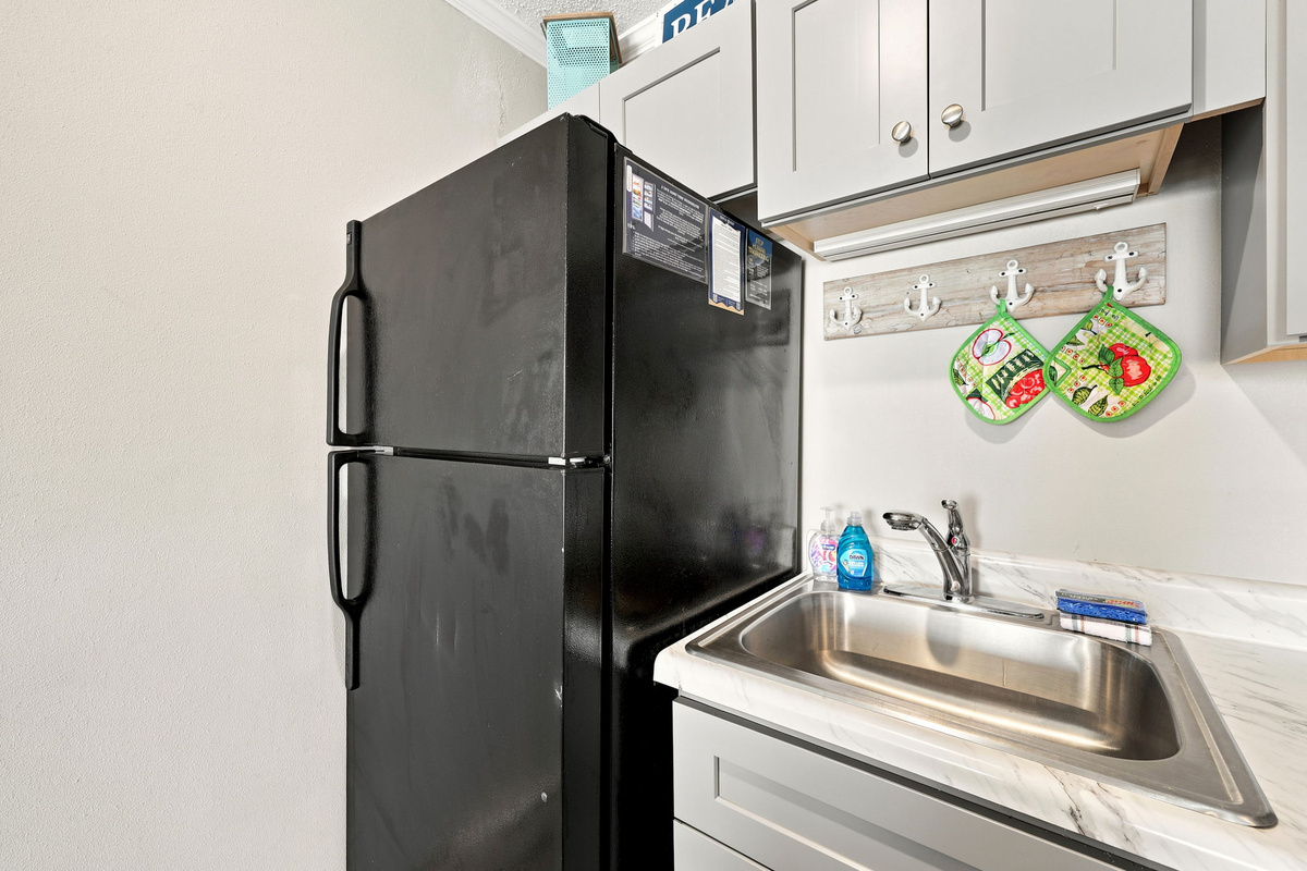 From morning coffee to evening meals, this fully equipped kitchen provides the perfect setting for easy vacation dining