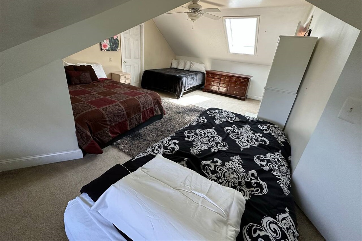 BedRoom 7 (BR7) 2 Queen beds and 2 single beds
