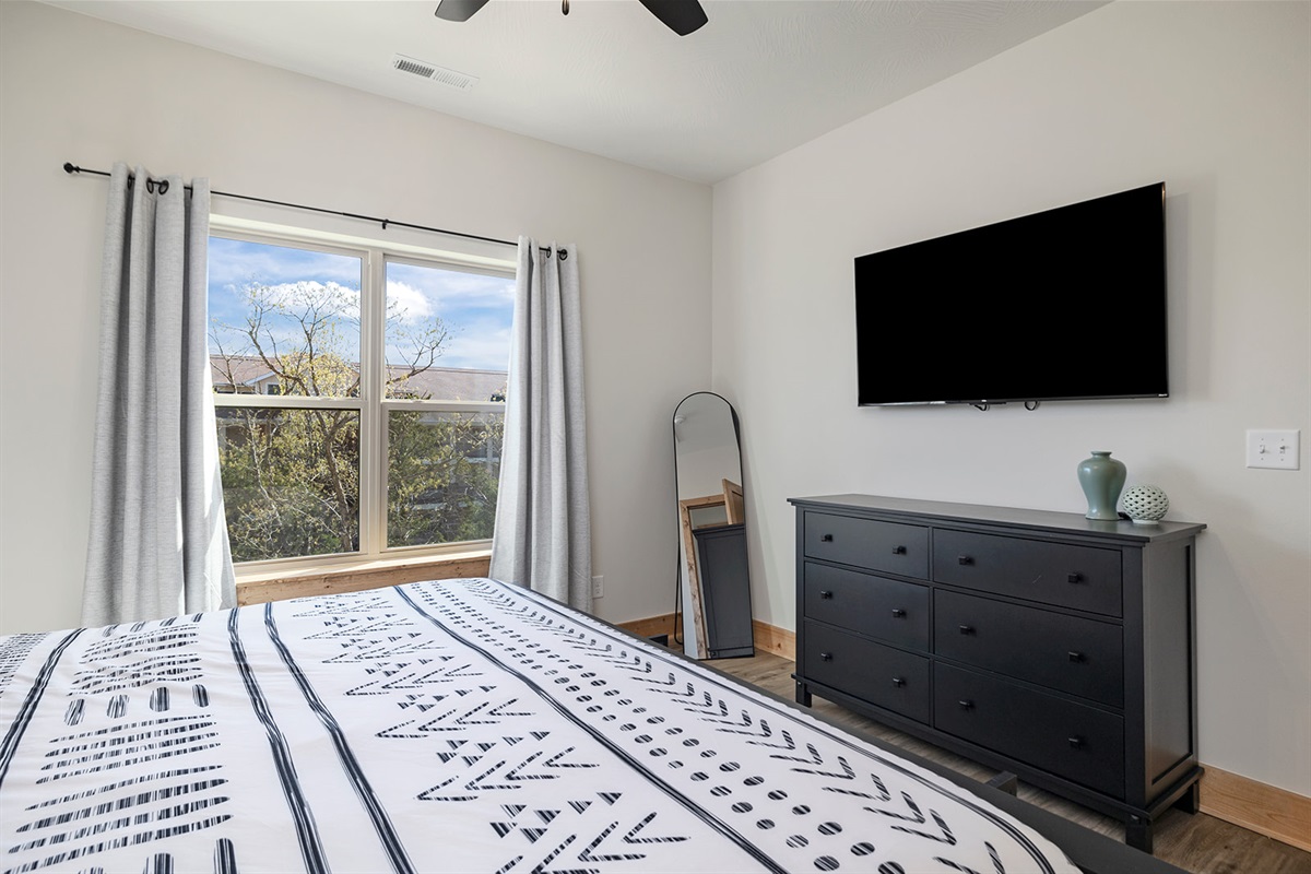 Main level king bedroom #3 w/ ensuite