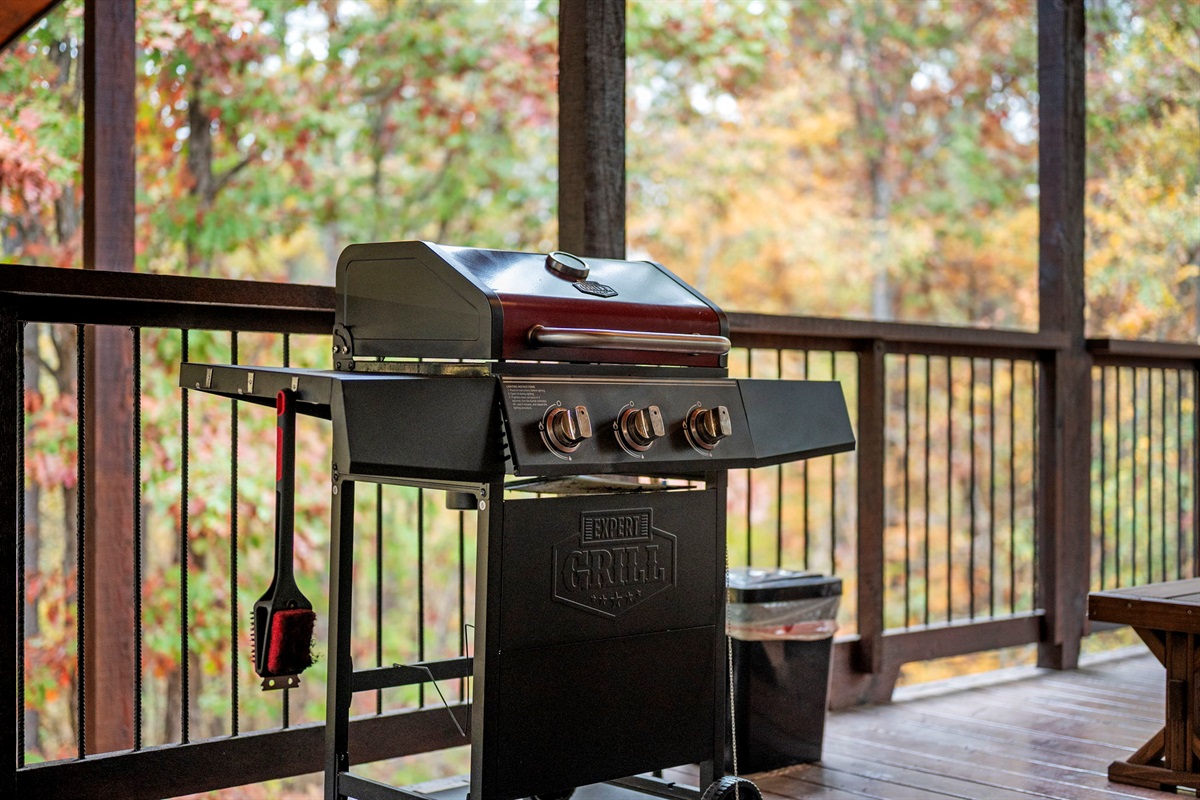 Fire up the good times at Round Here Buzz 🔥✨ The propane grill on the back deck is ready for burgers, steaks, and all your cookout favorites. Fresh air, good food, and great company right outside your door 🌲🍔🥂