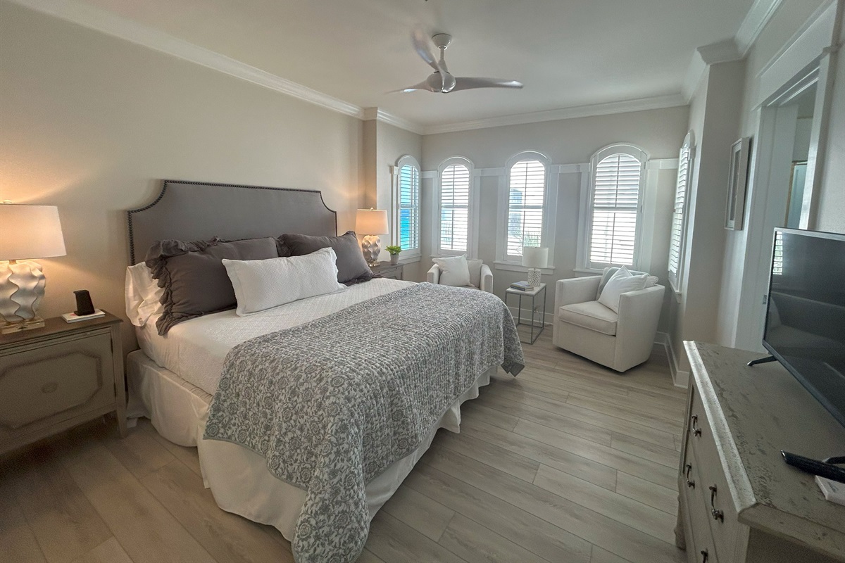 Primary Bedroom with King Bed, Seating Area and Gulf View