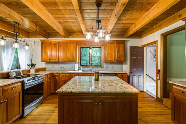 Fully equipped kitchen, everything you need for home-cooked meals.