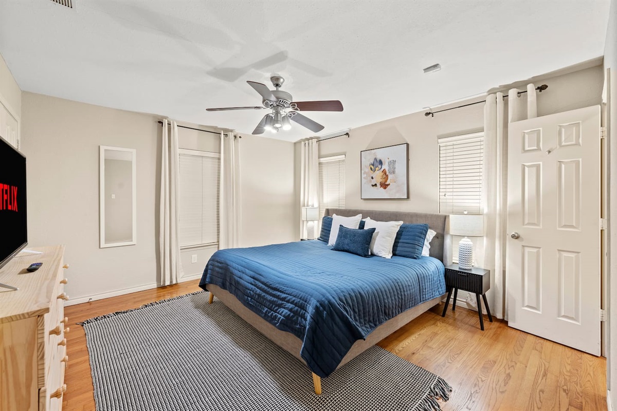 Enjoy your favorite shows on the smart TV with Netflix, or relax in the king bed with private ensuite bathroom.