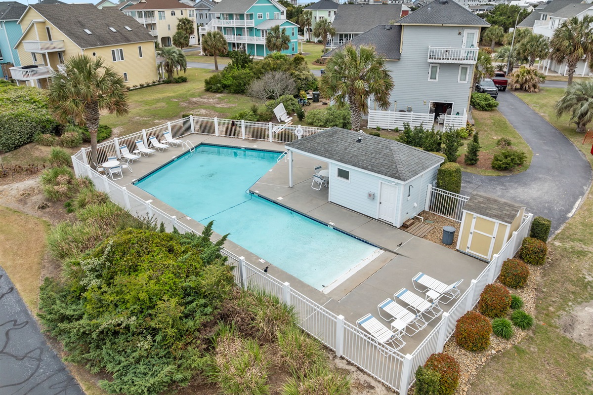 Quiet and comfortable community pool