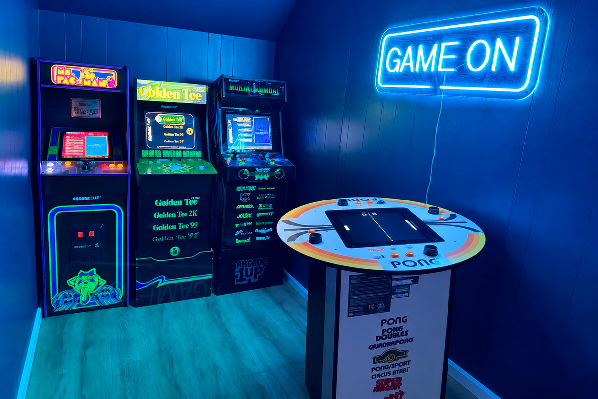 Retro arcade — classic games for all ages like Golden Tee and 4-player Pong!
