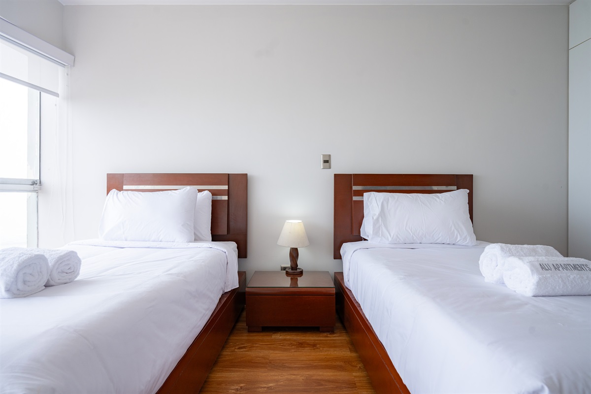 Ideal for friends or siblings — stylish and comfortable with front-facing sea view  /  Ideal para amigos o hermanos — con estilo, cómoda y con vista al mar