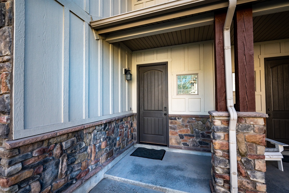 Step into comfort—your Mountain Green getaway starts here.