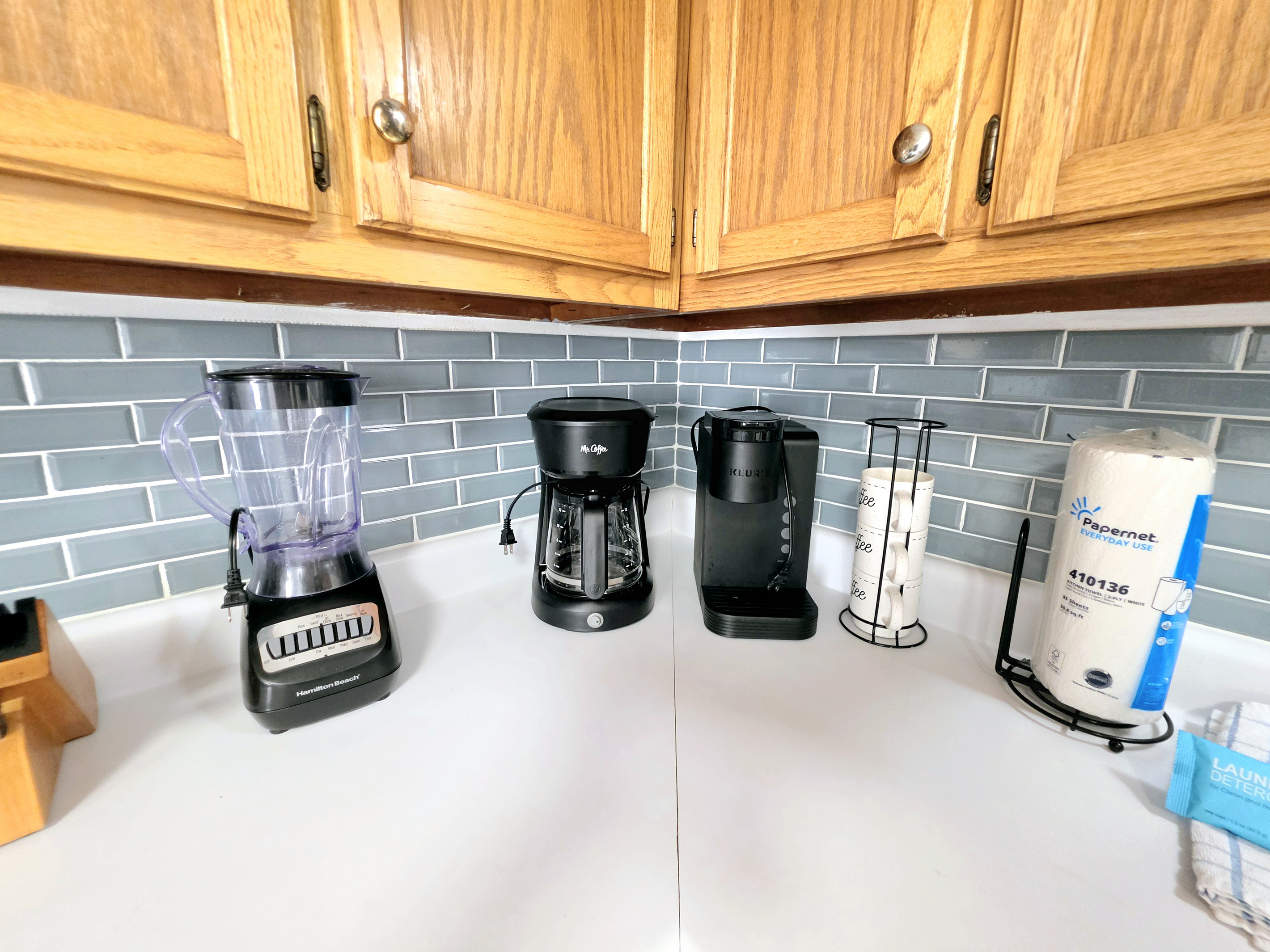 Nest side – Coffee makers and blender on the kitchen counter