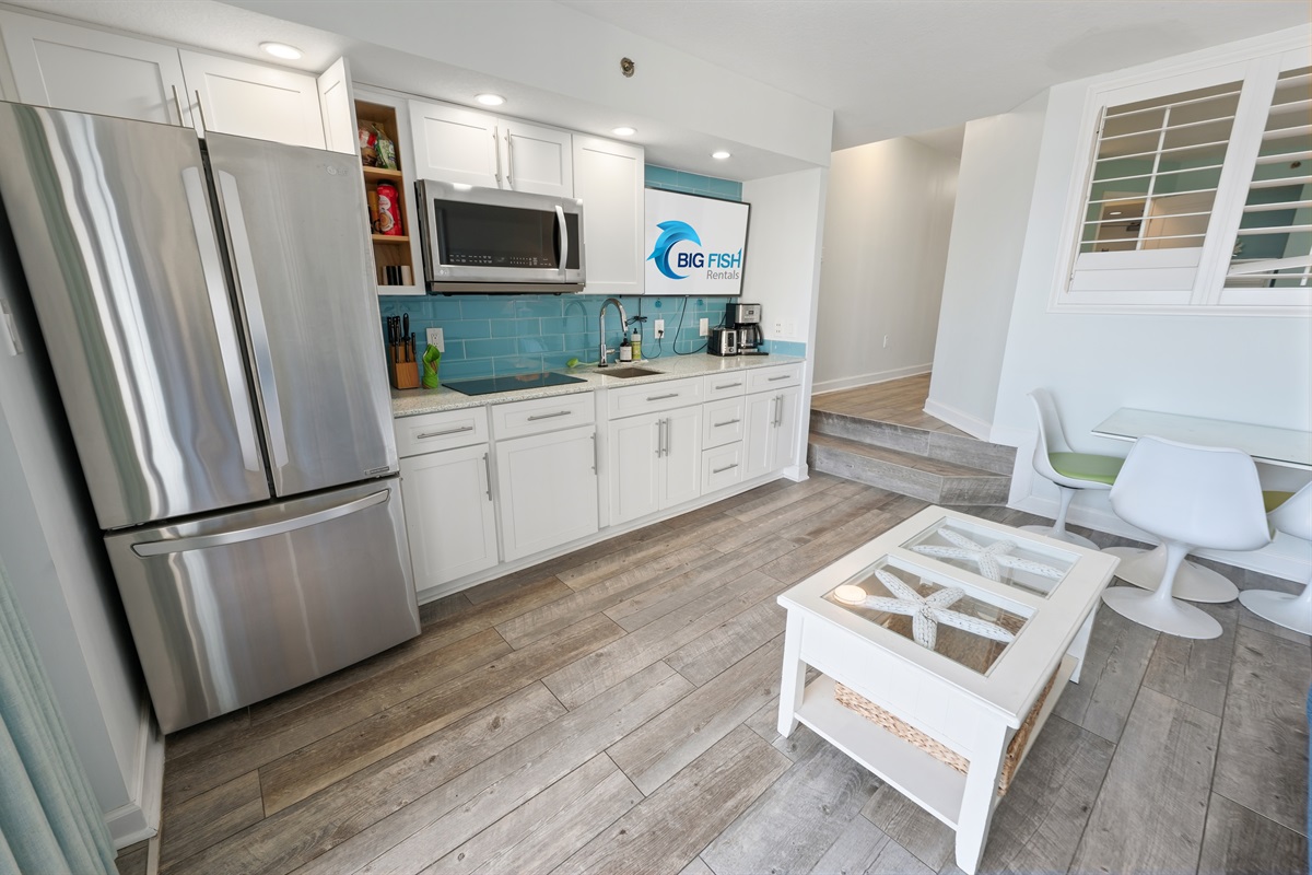 Living Room with Stunning Views🌊☀️